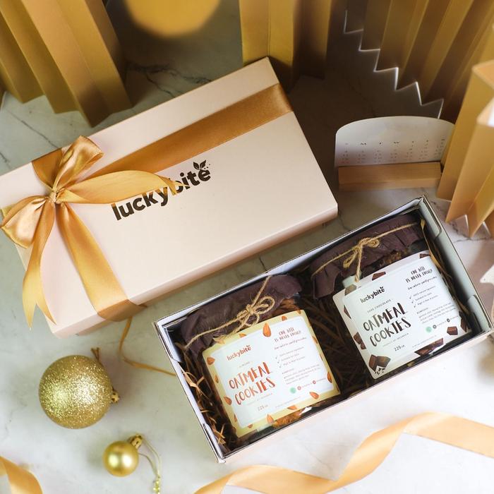 Gambar Hampers / Gift Box / Kado - Semi Hardbox - Oatmeal Cookies 2 Jar + FREE Greeting Card + Pita + Bubble Wrap dari PT Teguh Tunggal undefined Tokopedia