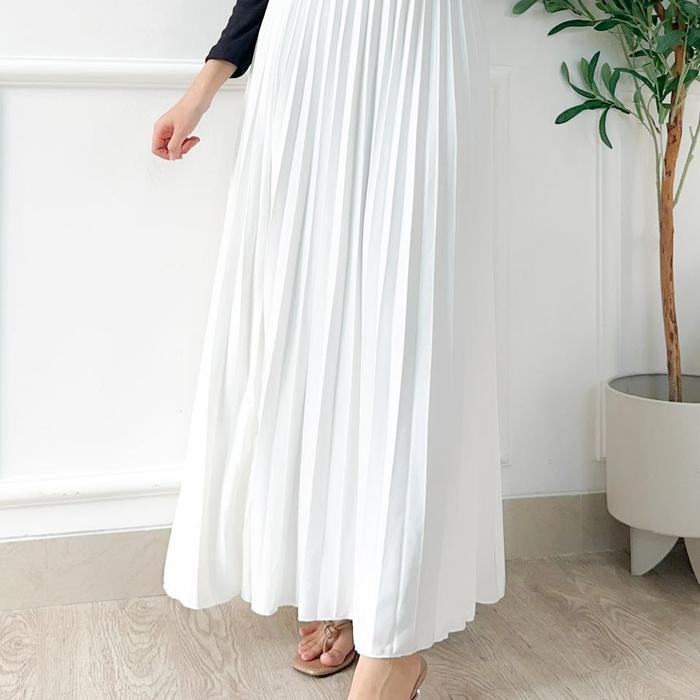 Gambar Artemis Fashion - FLARA SYAKIRA rok plisket - flara white dari artemis_fashion undefined Tokopedia