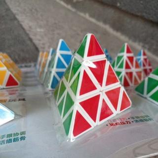 Gambar Mainan Magic Cube 3x3 - Mainan Edukasi Rubik - Magic Segitiga dari marita store undefined Tokopedia