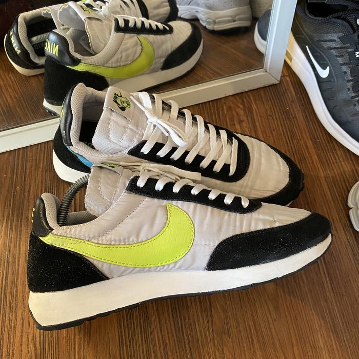 Sepatu Sneakers Nike World Wide Pack Nike Air Tailwind 79 World