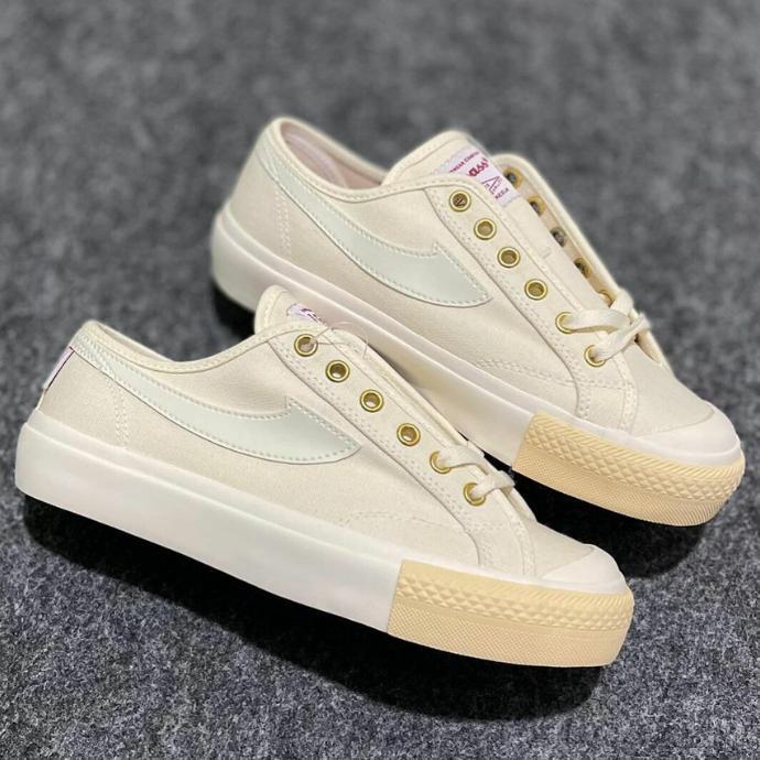 Gambar Sepatu Pria Compass Original|Spatu Sneakers Pria Compas Retrograde Low White Blue/Black White/Cream/Double Black - Gazelle Cream, 42 dari ginjustore undefined Tokopedia