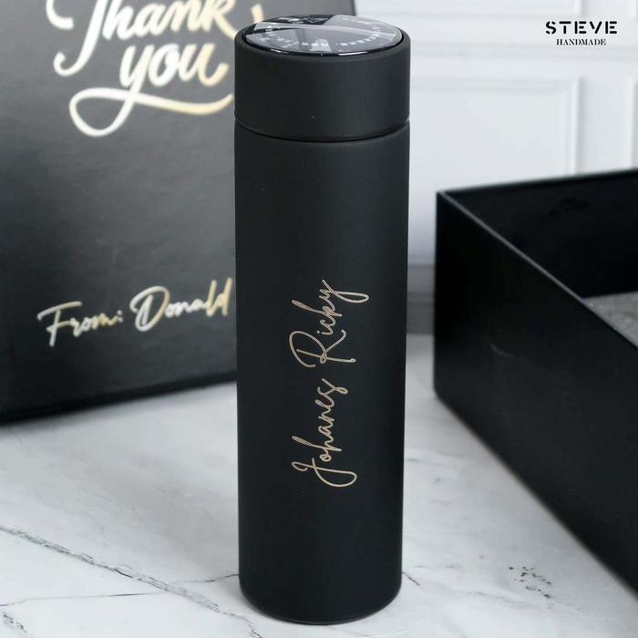Gambar Gift Set Premium A Tumbler LED Cuttlery Set Custom Nama / Logo Botol Minum Stainless Steel Alat Makan Set Premium Souvenir Hadiah Promosi Steve Handmade - Hitam, P.Warna+Box dari Steve Handmade undefined Tokopedia