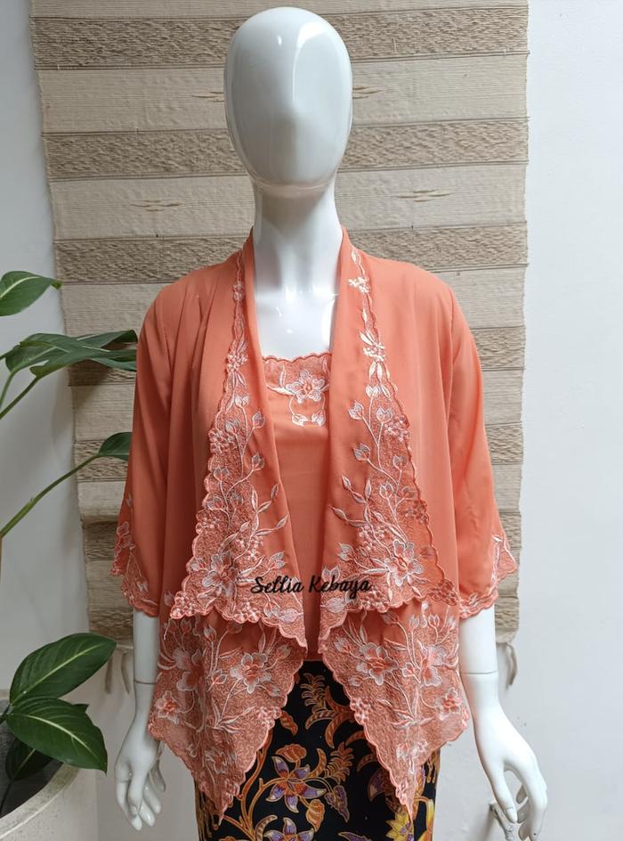 Gambar Kebaya Encim Kerah Lebar - Tangan 3/4 - Orange, S dari Sellia Kebaya undefined Tokopedia