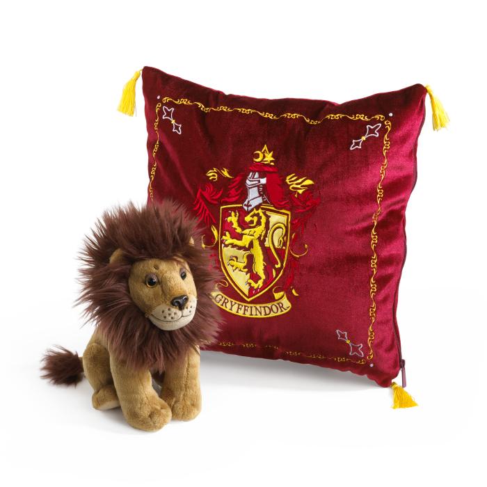 Gambar Harry Potter Plush House Mascot & Cushion (Gryffindor/Slytherin/Hufflepuff/Ravenclaw Official by Noble Collection - Gryffindor dari Harpotmerch undefined Tokopedia