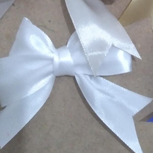 Gambar Pita Jadi Souvenir Kado Hampers 8cm Pita Satin lebar 2,5cm 1inch - Putih Bersih dari JD Christa JDC undefined Tokopedia