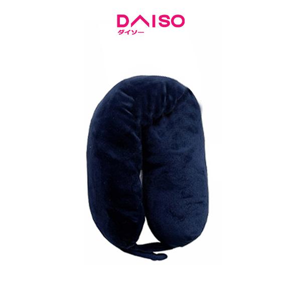 Gambar Daiso Extreme Form Fitting Neck Pillow -With Button- - Navy dari Daiso Japan Official Store undefined Tokopedia
