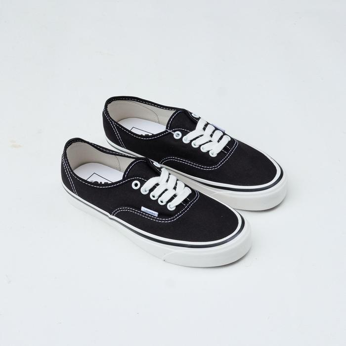 Gambar Sepatu Vans Authentic 44Dx Anaheim Black white Original - 39 dari GOLDSTEP SNEAKERS AND APPAREL undefined Tokopedia
