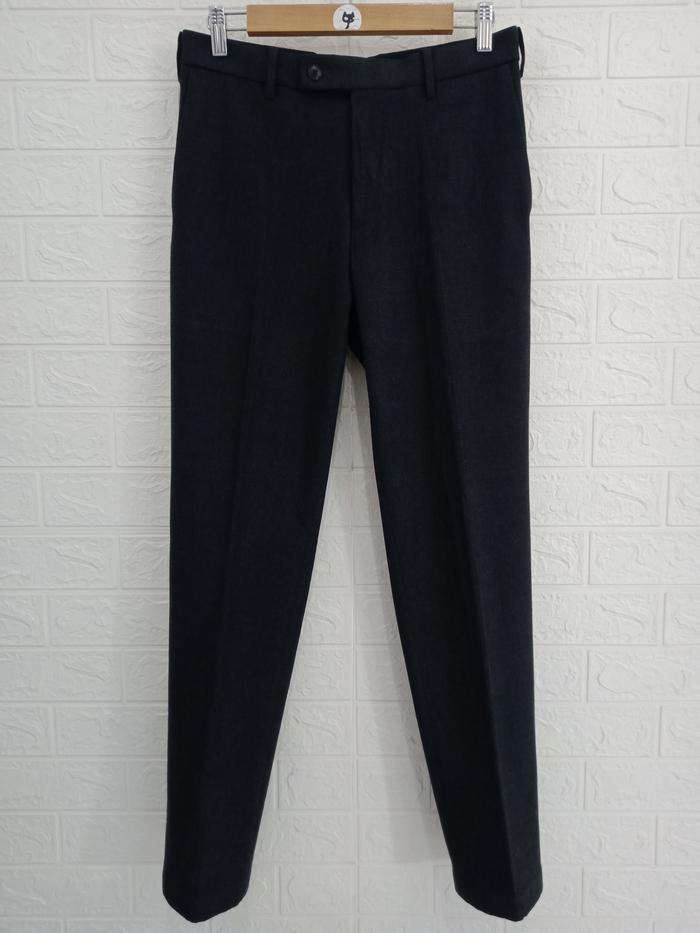 Gambar Celana Heattech Slim Straight Fit UNIQLO 73cm Original (Preloved) Motif Dark Gray B-976 dari MongBrandedSecond undefined Tokopedia