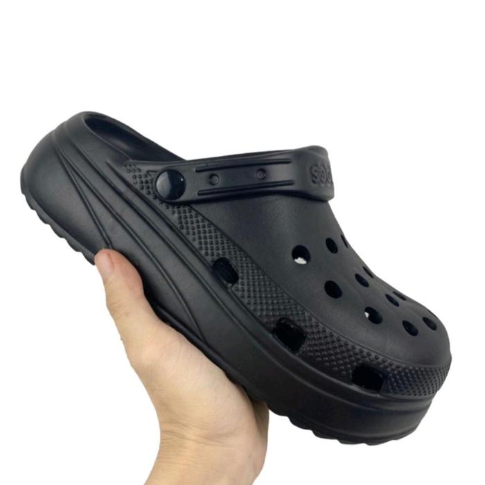 Gambar Sandal Crocs / Wedges Crocs / Sandal Kodok Classic -- Sandal Wanita (sepatu sandal wedges) -- Korean Style - Black, 36 dari glasswall undefined Tokopedia
