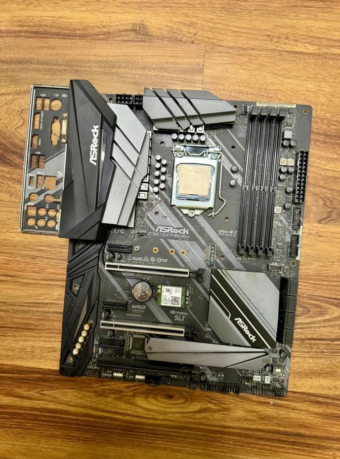 CPU Intel Core i7-9700K + ASRock Z390 Intel Core i7-9700K 3.6 GHz Eight-Core LGA 1151 Processor with