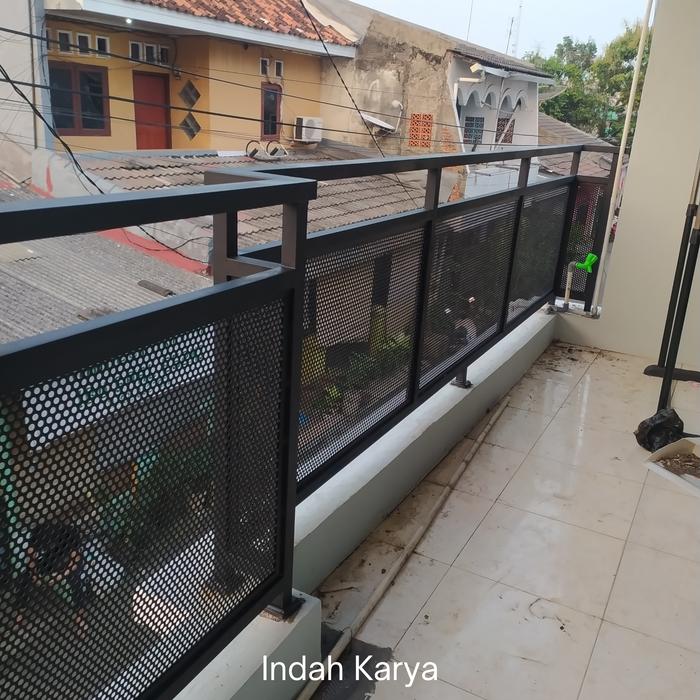 Gambar Railing tangga balkon plat perforated industrial - Railing balkon dari Indah Karya Las undefined Tokopedia