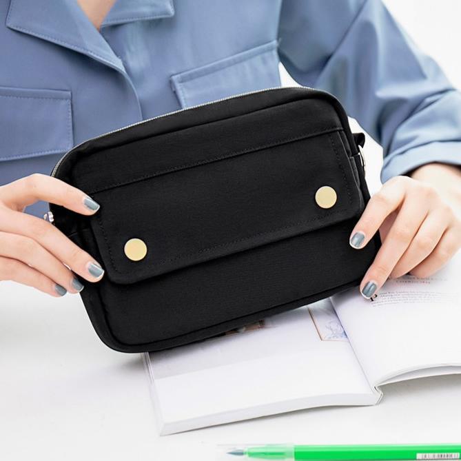 Gambar Promo Tas Accessories Storage Bag Pouch Dompet Travel Kit Charger Cewe - Hitam dari Summishoops undefined Tokopedia