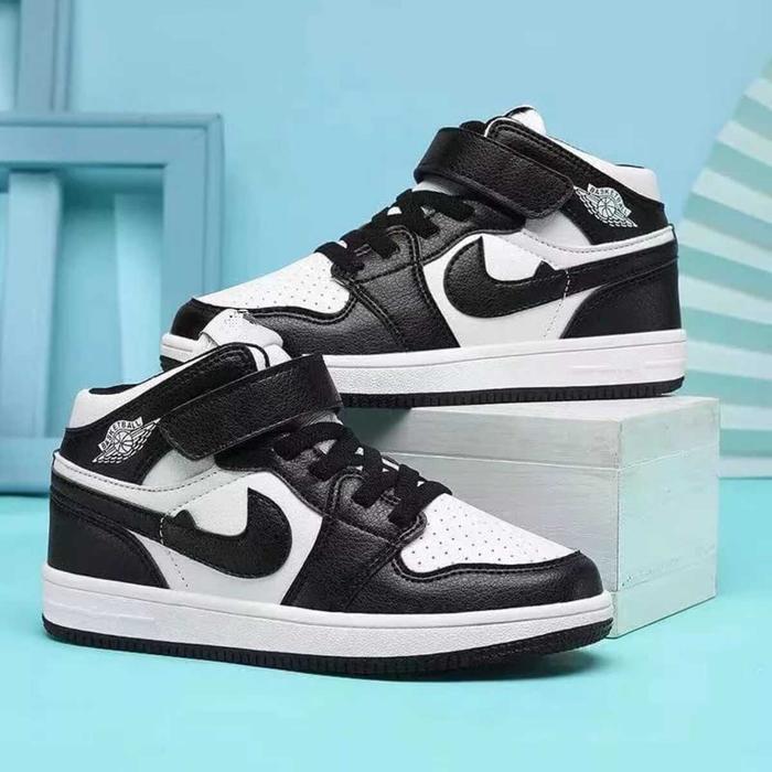 Gambar Sepatu Jordan Anak Sekolah Laki-laki dan Perempuan - Hitam Putih, 36 dari Ghania Shoes undefined Tokopedia