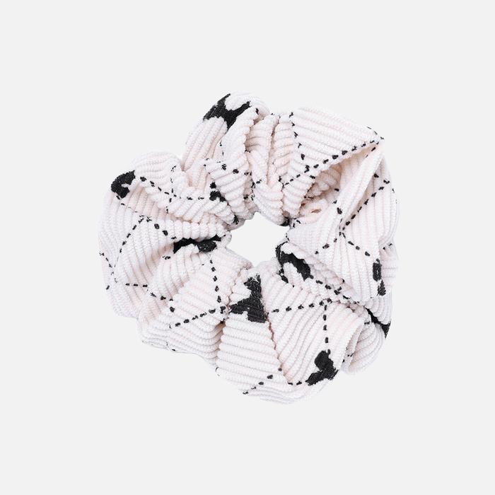 Gambar Stroberi Scrunchie Corduroy Hair Tie - SquareBowCreme dari Stroberi Accessories undefined Tokopedia