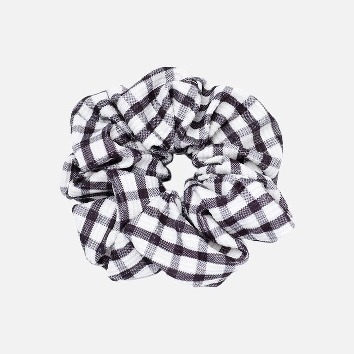 Gambar Stroberi Scrunchie Corduroy Hair Tie - Gingham Black dari Stroberi Accessories undefined Tokopedia