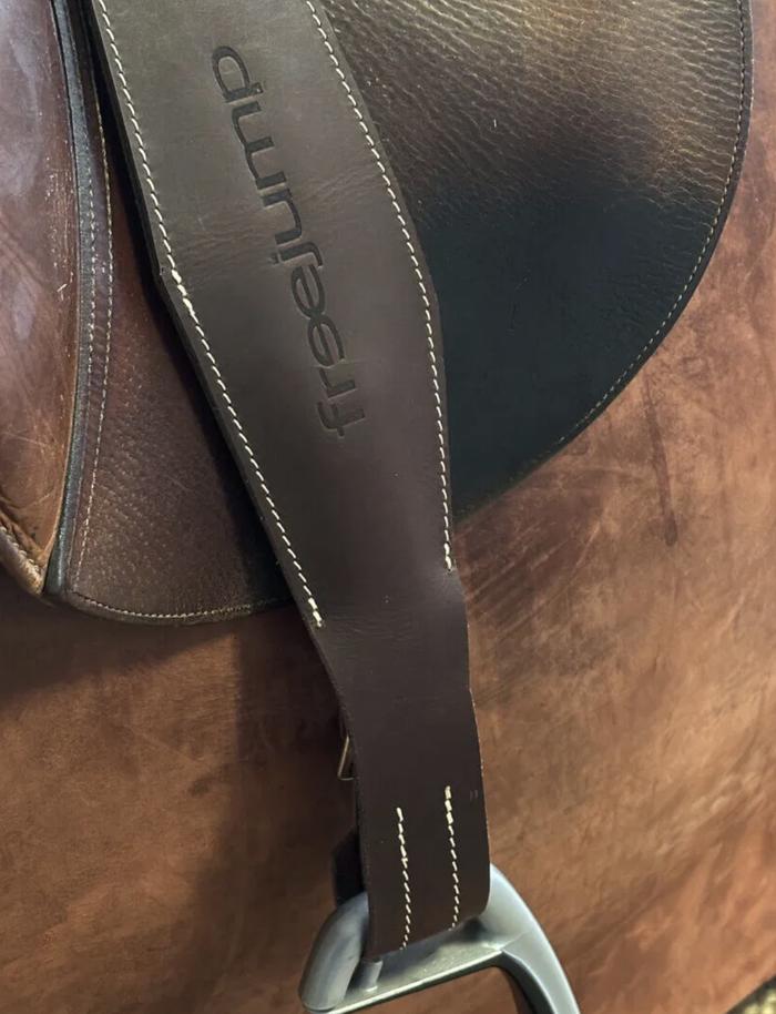 Gambar FREEJUMP 4x6 Stirrup Leather for more optimal fit for the riders - Brown, 40 dari BTS Tack Shop undefined Tokopedia