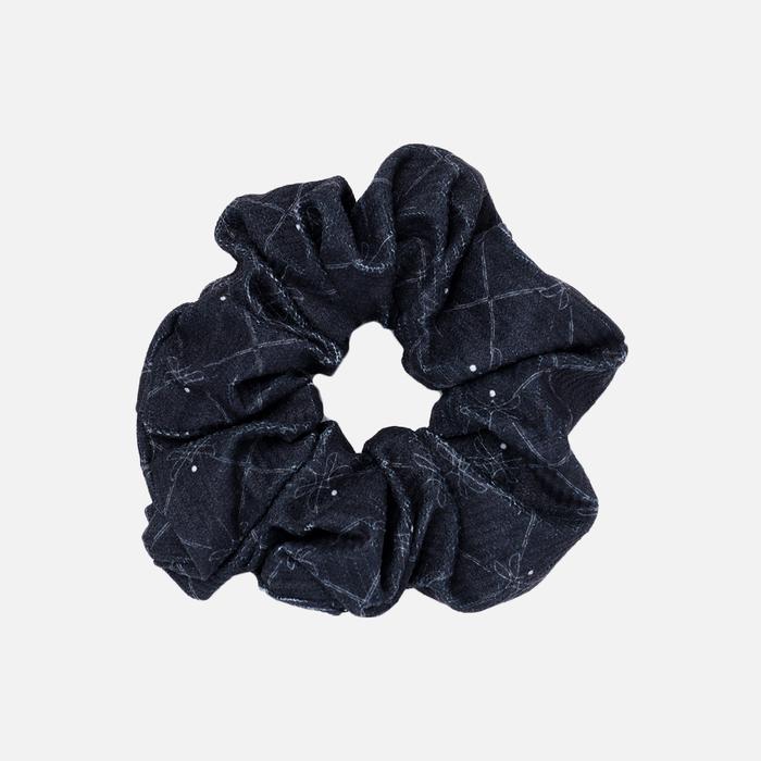 Gambar Stroberi Scrunchie Corduroy Hair Tie - SquareMtifBlack dari Stroberi Accessories undefined Tokopedia