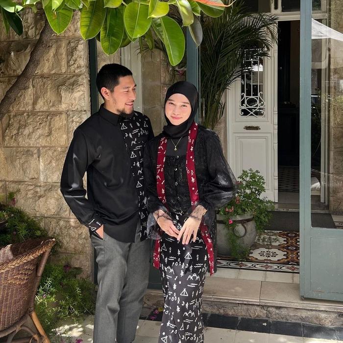 Gambar Kebaya Couple Kutu Baru Modern Kebaya Wisuda Lamaran Baju Couple Kondangan Pasangan - Hitam, Kemeja ( XL) dari Murai Collection undefined Tokopedia