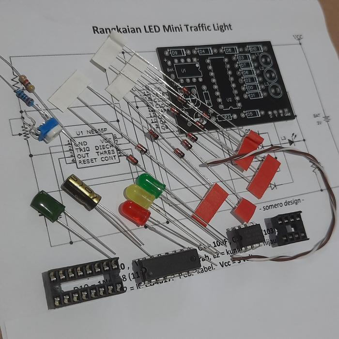 Gambar Kit mini traffic light lampu lalu lintas miniatur LED flipflop - DIY - no modul dari Somero Elektronika undefined Tokopedia