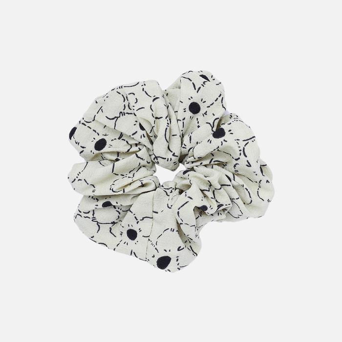 Gambar Stroberi Scrunchie Motif Flower Hair Tie - List Mint dari Stroberi Accessories undefined Tokopedia