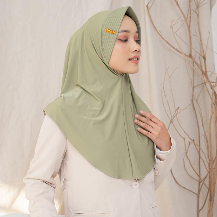 Gambar Bergo Hamidah M (Usfuriyah X Tika Muslimah) - Hijab Polos Fateema Dengan Label Akrilik Merk Tika.id Bahan Jersey Premium - Jilbab Polos Simpel - Kerudung Santai Daily - Random warna dari USHFURIYYAH HIJAB undefined Tokopedia