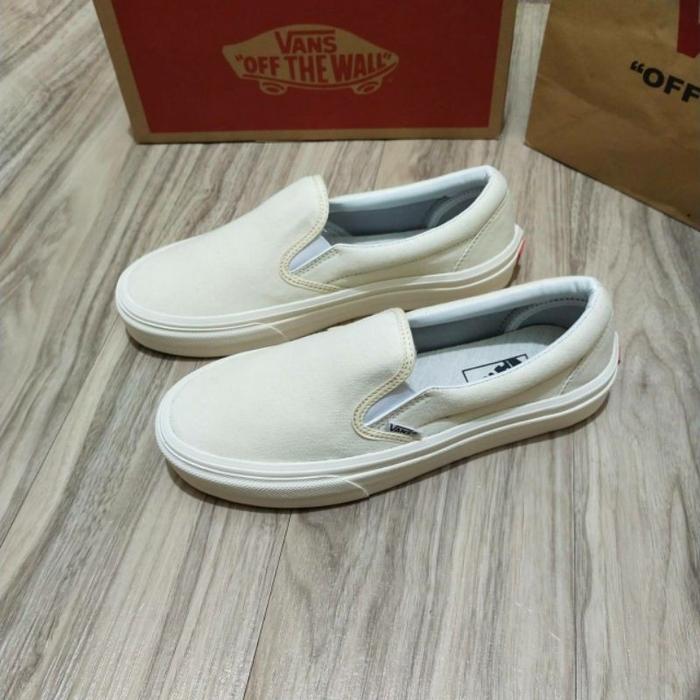 Gambar Sepatu Vans Slip On Sepatu Sekolah Pria Wanita Hitam - Cream, 41 dari Shopy Online undefined Tokopedia
