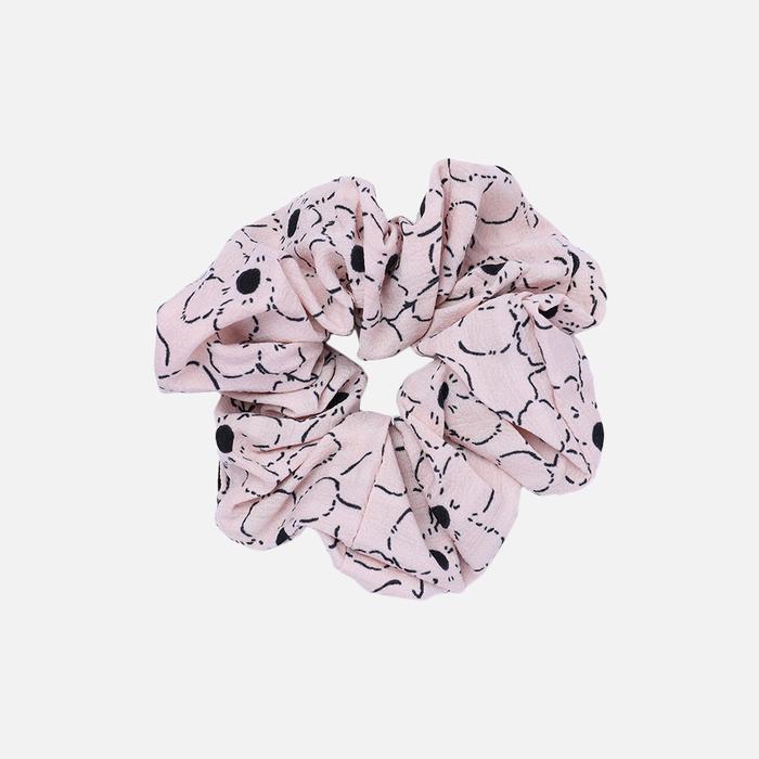 Gambar Stroberi Scrunchie Motif Flower Hair Tie - List Baby Pink dari Stroberi Accessories undefined Tokopedia
