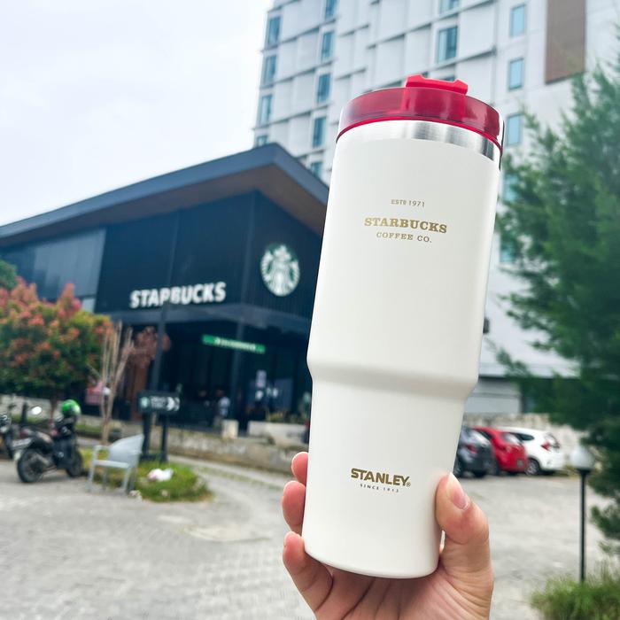 Gambar Tumbler Tumblr Venti Stainless STANLEY x STARBUCKS - Venti White Red dari Primecotton undefined Tokopedia