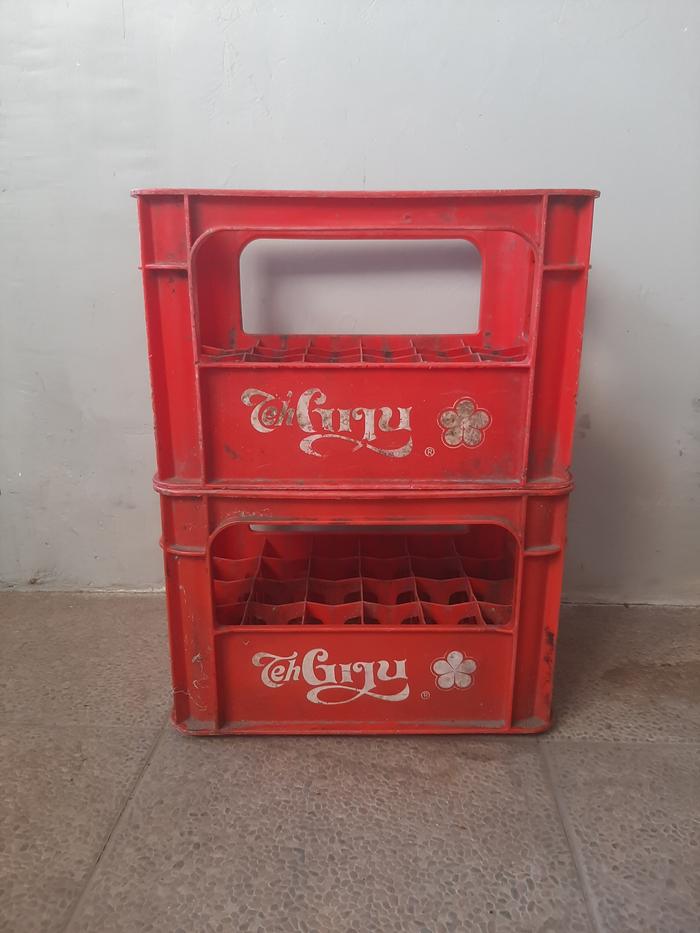 Gambar Pajangan krat plastik jadul - Krat teh giju dari Patilasan Bandung undefined Tokopedia