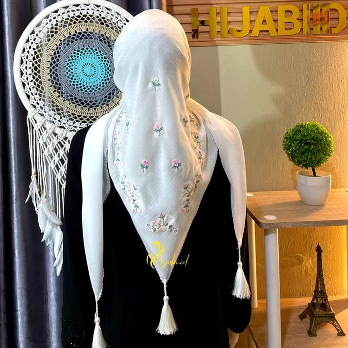 Gambar Hijab kerudung  segi empat tassel bordir motif bunga Tulip  / jilbab bordir bunga - Putih dari model.Hijab undefined Tokopedia