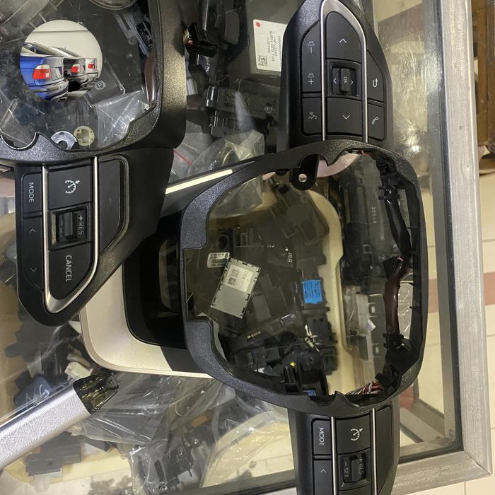 Gambar Tombol Audio Stir Innova Zenix Hybrid Full Option - Tombol Bensin dari JBparts undefined Tokopedia