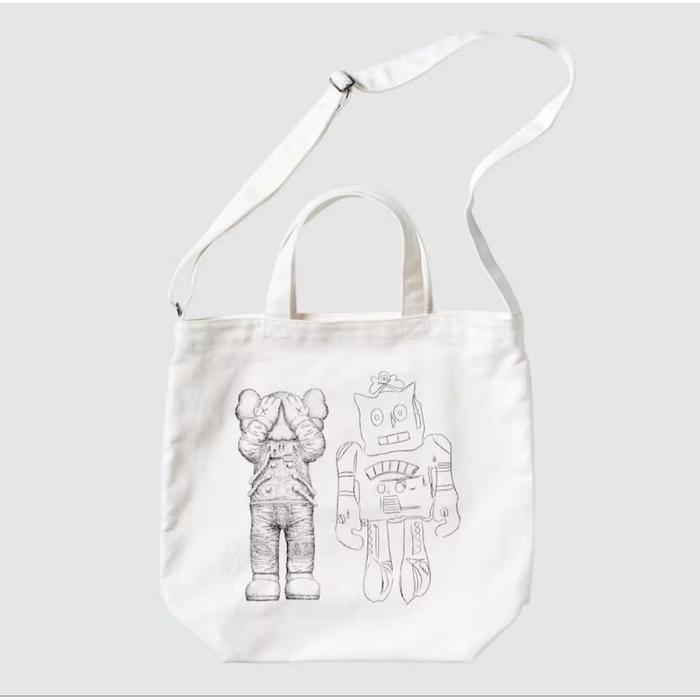 Gambar Tote Bag Uniqlo X Kaws + Warhol - Putih dari Asian - Culture undefined Tokopedia