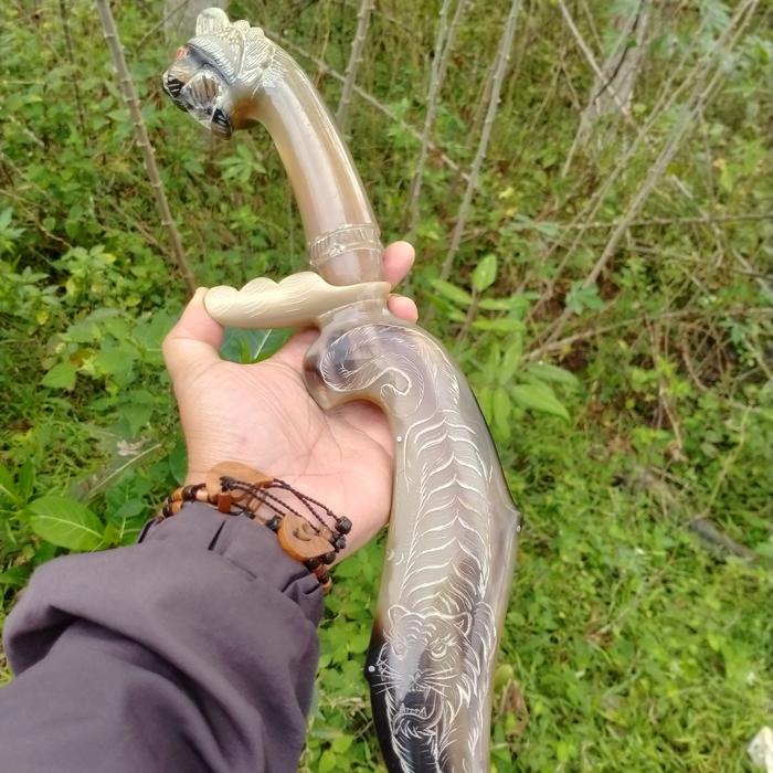 Gambar kujang pamor damaskus asli fulltanduk bule super ukir macan dari golok super premium undefined Tokopedia