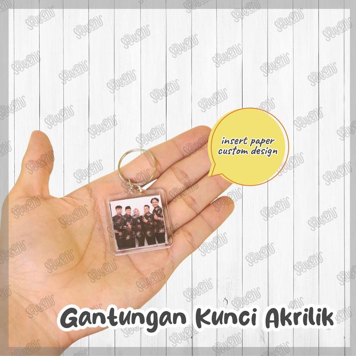 Gambar gantungan kunci / ganci akrilik  2 sisi custom merchandise komunitas seminar kegiatan kantor usaha - Kotak 4x4 cm dari Dunia Souvenir Bandung undefined Tokopedia