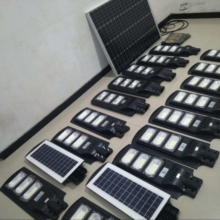 Jual lampu jalan led pju solar cell all in one tenaga matahari 90w ...