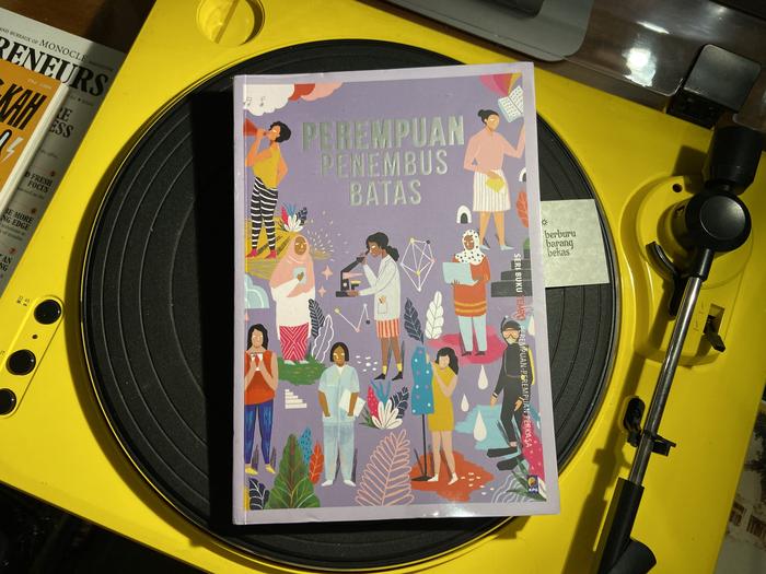 Gambar Buku Perempuan Penembus Batas dari berburubarangbekas undefined Tokopedia