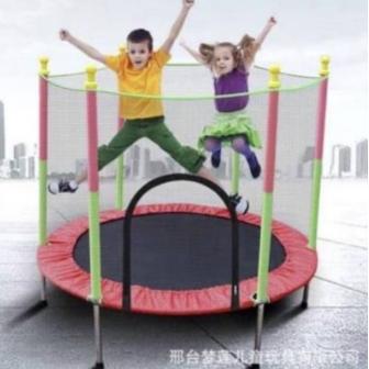 Gambar Trampolin Mainan Anak / Trampoline viral  Murah / Trompolin Import - Merah dari Diegoofficial40 undefined Tokopedia