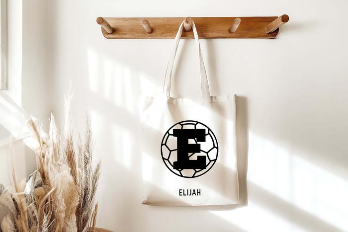 Gambar Tote Bag Tas Kanvas Bola Soccer Custom Inisial Nama Monogram Huruf A B C D E F G H I Canvas Hadiah Teman Cowok Boyfriend Spouse Initial Name Personalized Gift - Huruf E dari TOTE&TALE undefined Tokopedia