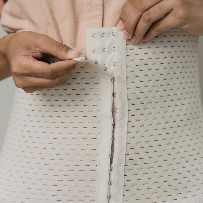 Gambar MOMI HOMI Korset Pinggang/Korset Pelangsing Perut Wanita Body Shaper - Cream, XXL dari TOKO PAK BOSS undefined Tokopedia