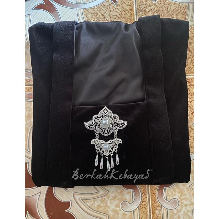 Gambar Kebaya Bludru Kutu Baru Panjang / Bludru Kutu Baru Adat Jawa YOGYES - Hitam, M dari Jogyes Official undefined Tokopedia