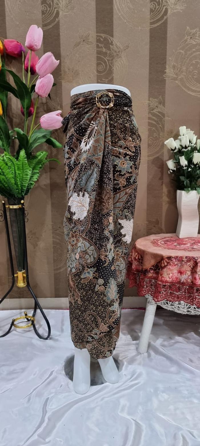 Gambar Rok Lilit Batik Modern / Rok lilit Serut Batik Terkini /Rok Bawahan Wisuda - AUREL CHOCO dari Kebaya Modern Grosir undefined Tokopedia