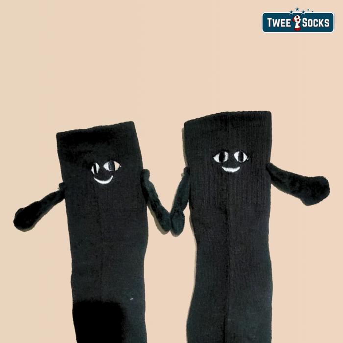 Gambar Twee Socks - Magnetic I Kaos Kaki Magnet Best Friend Couple Panjang Hand in Hand Motif Gandengan - Smiley Hitam dari Twee Socks undefined Tokopedia