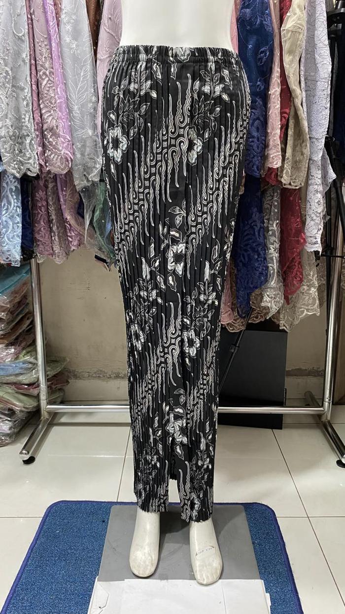 Gambar Rok Plisket Batik Wiron / Rok Batik Wiron Instan Bawahan Kebaya Aneka Motif - KERASAKTI SLVR, ALL SIZE dari Matahari Fashion Store undefined Tokopedia