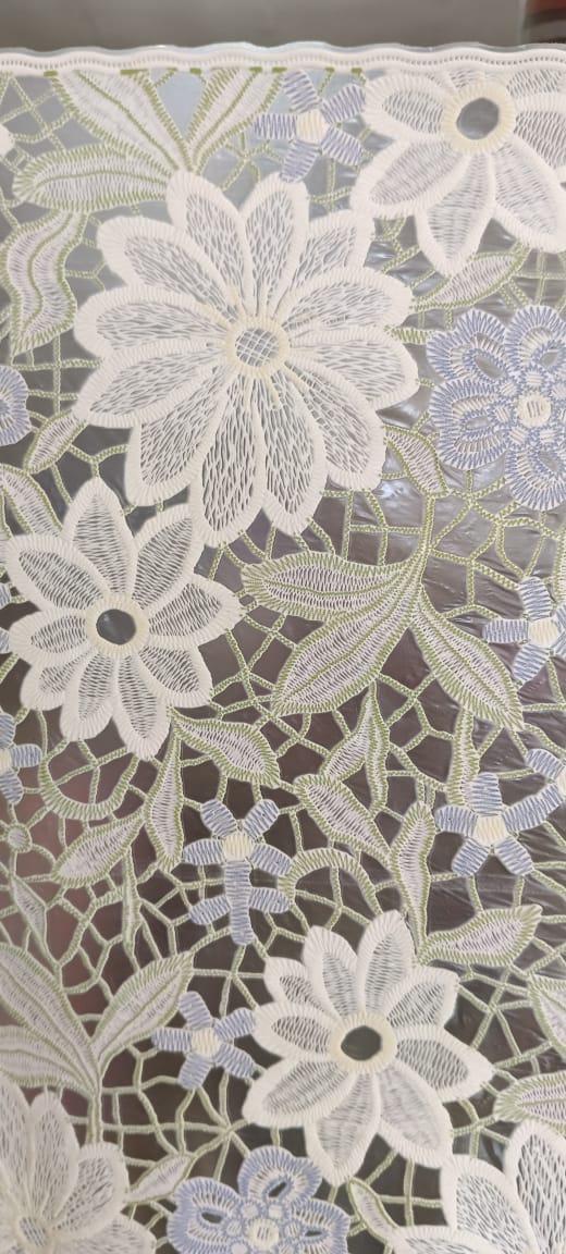 Gambar Taplak Meja Makan Plastik Meteran Dasar Transparan Motif Bunga per 0.5x1.37m - BungaPutihHijau dari Sabar Jaya - Pasar Lama undefined Tokopedia