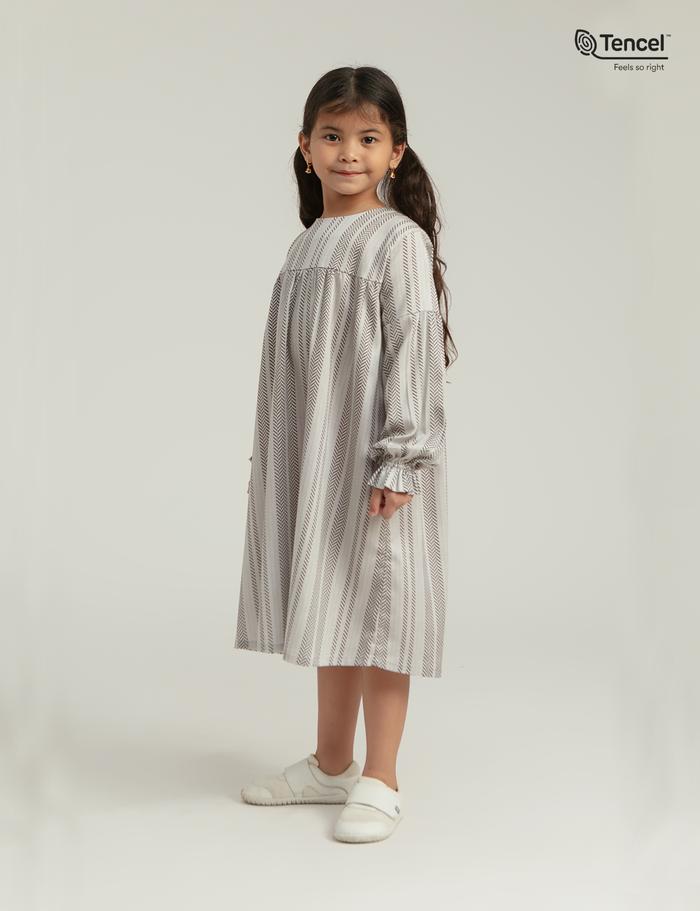 Gambar Dress Anak Perempuan Tencel | SARE studio x PVRA Loungewear MORI - Stone Woven, 2-4 y dari SARE Studio_NEW undefined Tokopedia