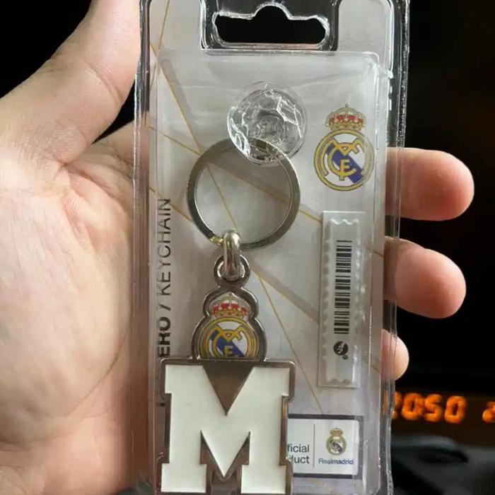 Gambar Keychain Real madrid inisial "M" original dari vintage rusty shop undefined Tokopedia
