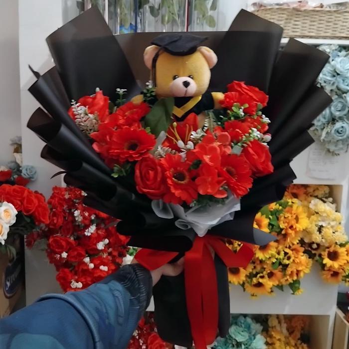 Gambar buket boneka bunga palsu wisuda bouquet graduation ulang tahun - merah-hitam, S 40cm (polos) dari Floera undefined Tokopedia