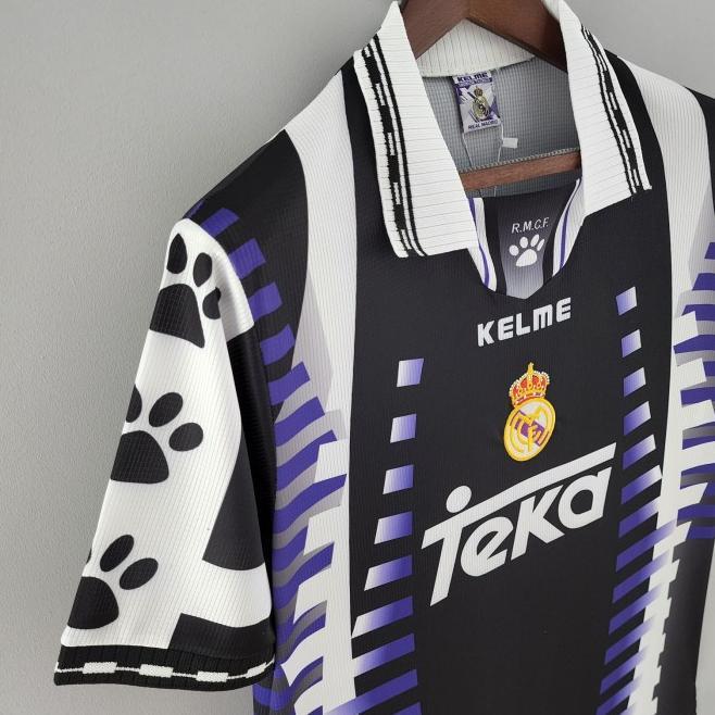 Gambar BAJU BOLA JERSEY REAL MADRID 3RD RETRO 1997 JERSEY RETRO JERSEY VINTAGE JERSEY RETRO MADRID 3RD 1997 1998 Berkualitas - S dari kartisah9887 undefined Tokopedia