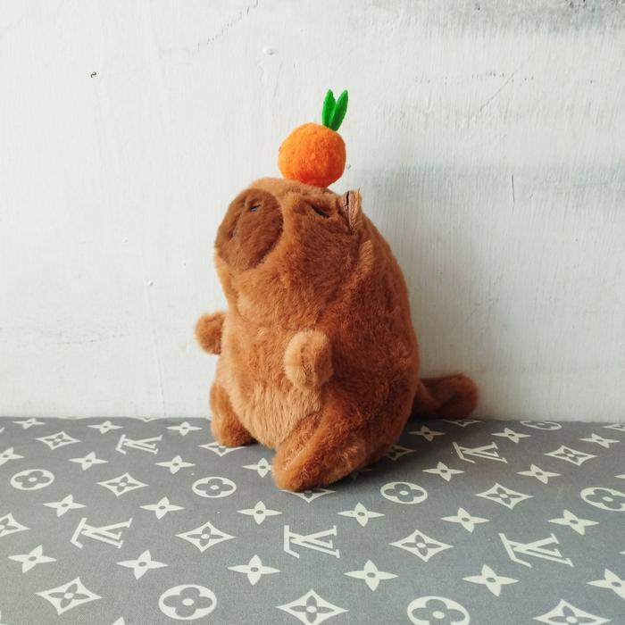 Gambar gantungan kunci boneka capybara ekor mutar - Orange dari Little bear shop undefined Tokopedia