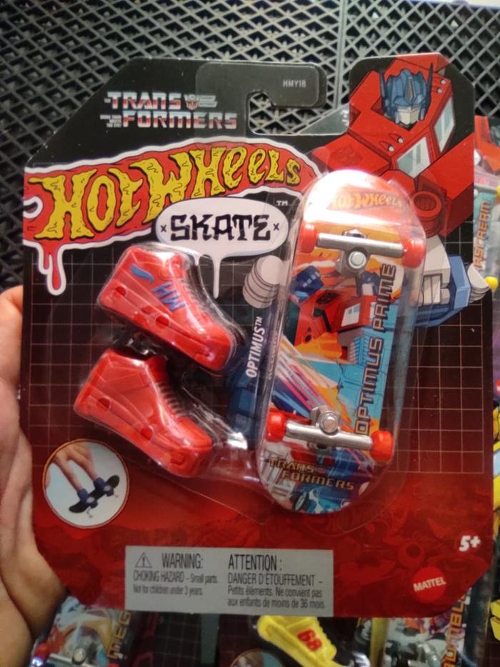 Gambar Transformers Hot Wheels Skate Optimus Prime, Megatron, Bumblebee FingerBoard Mattel X Hasbro - Optimus dari Clasik Shop undefined Tokopedia